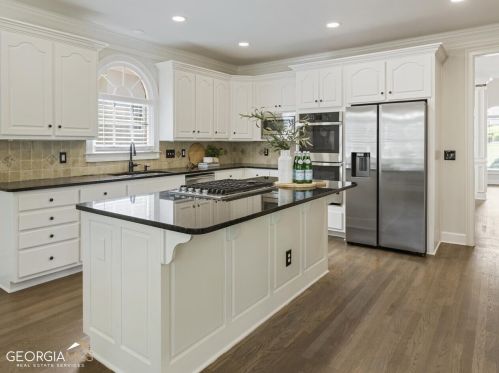 2326 Edgemere Lake Cir, Marietta, GA 30062-8404