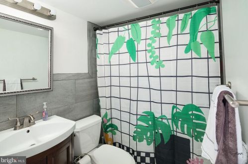 1336 Lombard St, Philadelphia PA  19147-1004 exterior