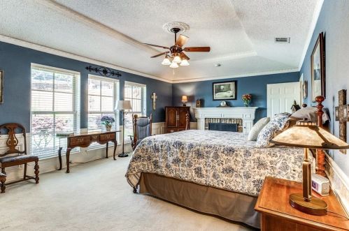 2101 Nob Hl, Carrollton TX 75006-2822 exterior