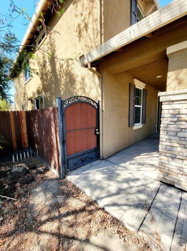 808 Glen Abbey Dr, Manteca, CA 95336-8331