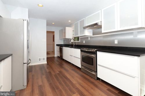 7217 Reservation Dr, Springfield VA  22153-1324 exterior