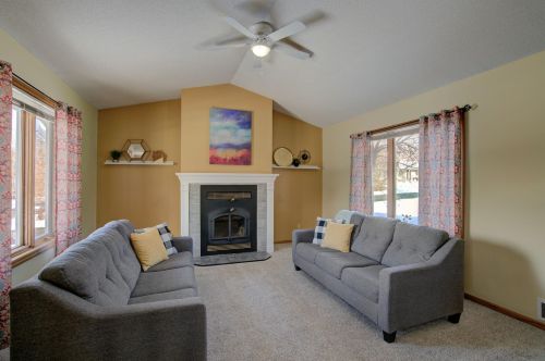 4585 Cliff Ridge Ct, Saint Paul, MN 55123-1852