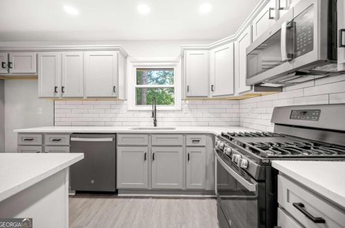 3007 Dogwood Dr, Atlanta GA  30344-3905 exterior
