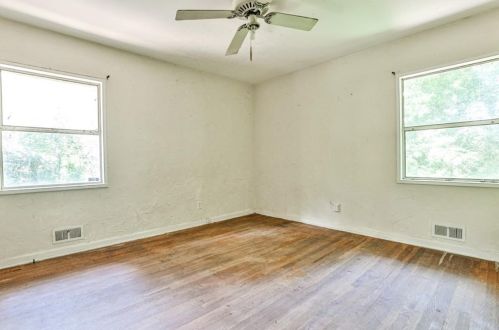 500 Brookfield Dr, Atlanta GA  30342-2709 exterior