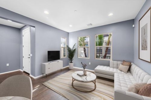 565 Casita St, Anaheim CA  92805-4748 exterior