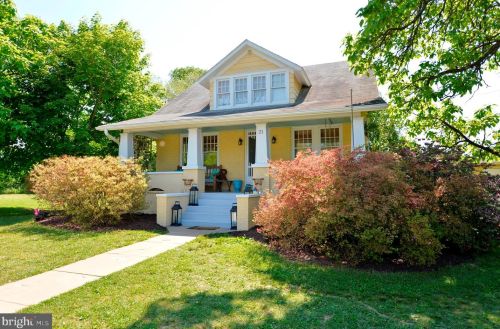 21 Loudoun St, Lovettsville, VA 20180-8513