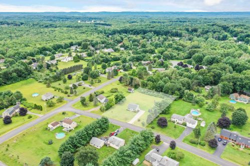 36 Holmgren Rd, Stratham, NH 03885-2512