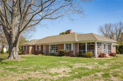 3641 Weems Rd, Weems, VA 22576-2624