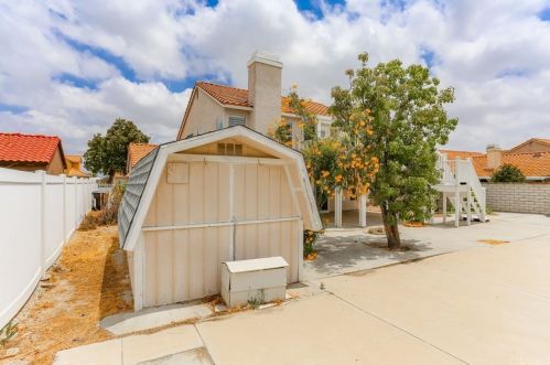 8623 Mesa Oak Dr, Riverside CA  92508-3123 exterior