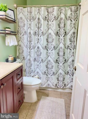 1901 63rd St, Philadelphia PA 19151-2607 exterior