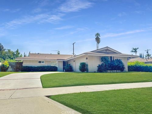 8214 Buckingham Pl, Riverside, CA 92504-3427