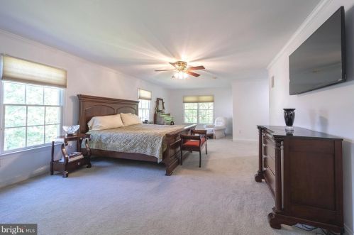 19 Walker Dr, Princeton NJ 08540-2324 exterior