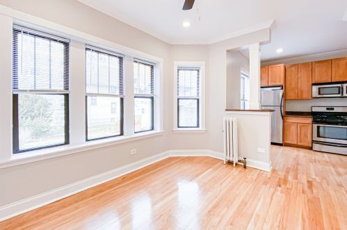 1507 Sherwin Ave, Chicago, IL 60626-2135