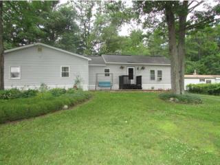 13 Shawn Ave, Nashua, NH 03062-1042