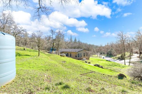 15843 Auburn Rd, Grass Valley, CA 95949-8761