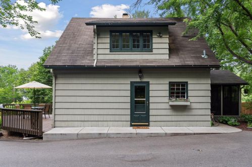 2260 Medicine Lake Blvd, Minneapolis MN  55441-4238 exterior