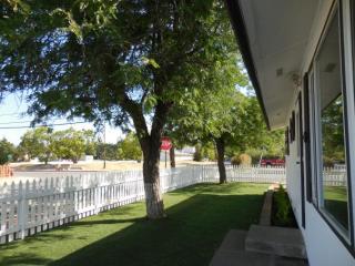 1841 School St, Anderson, CA 96007-3240