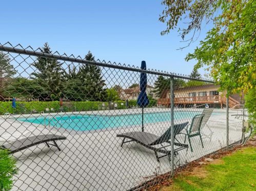 3300 Carriageway Dr, Arlington Hts IL  60004-1506 exterior