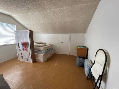 210 Alton Ave, Santa Ana CA 92707-4400 exterior