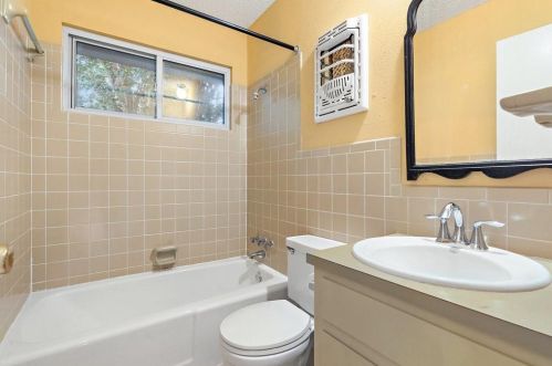 7204 Bucknell Dr, Austin TX  78723-1630 exterior