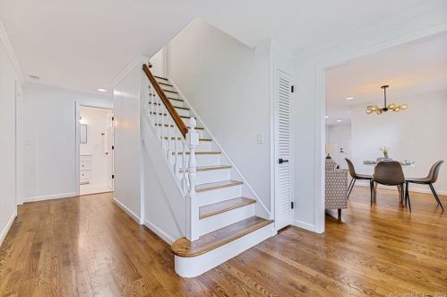 1090 Avery St, Wapping CT  06074-2301 exterior