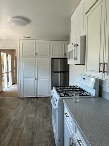 2650 Fleetwood Dr, San Bruno, CA 94066-1928