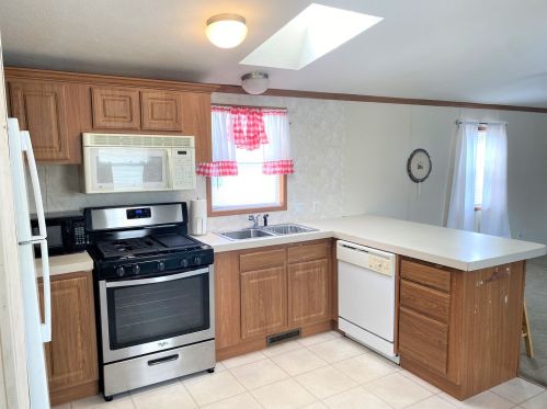 2530 Laurel Ln, Sycamore IL  60178-2809 exterior