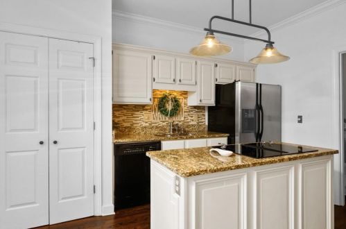1239 Brookhaven Park Pl, Atlanta GA  30319-4570 exterior