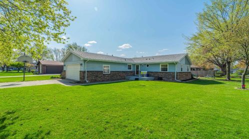 947 Apache Ct, Crown Point, IN 46307-4612