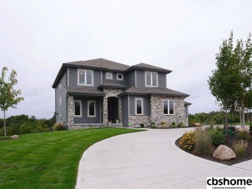 18533 Northern Hills Dr, Bennington, NE