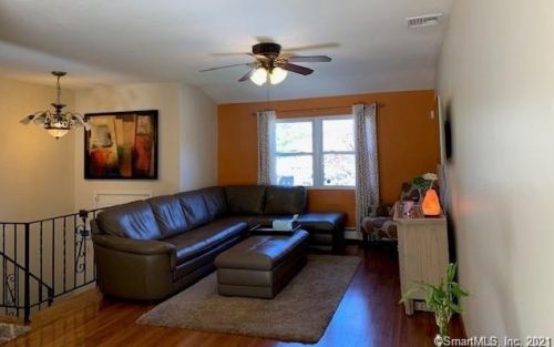 2 Country Club Ct, Norwalk CT  06851-5601 exterior