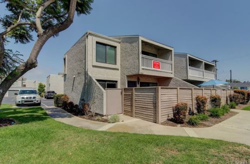 17882 Maggie Ln, Huntington Beach, CA 92647-7019