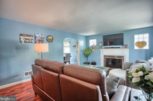 315 Colonial Rd, Harrisburg, PA 17109-1536