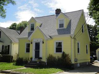 30 Enfield Ave, Providence, RI 02908-1240