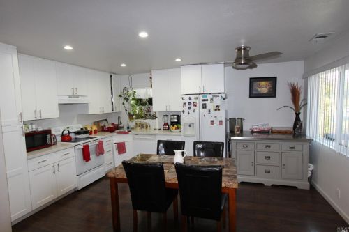 440 Lincoln St, Healdsburg, CA 95448-3760