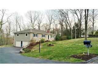 35 Spruce Hill Rd, Huntington CT  06484-1910 exterior