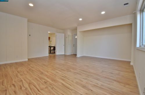 1061 Oak Grove Rd, Concord CA  94518-3129 exterior