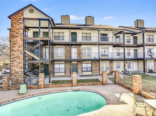 6409 Burns St, Austin TX  78752-4068 exterior