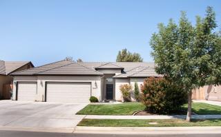 2421 Mendonca Ct, Visalia, CA 93291-8000
