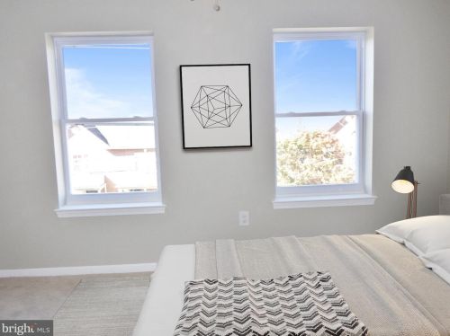 725 44 St, Philadelphia PA 19104-2910 exterior