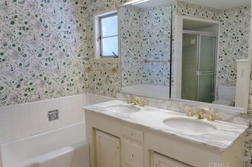 1628 La Loma Dr, Santa Ana CA 92705-3078 exterior