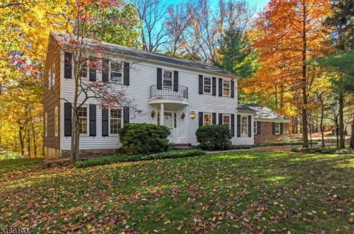 22 Stockade Rd, Warren, NJ 07059-5543
