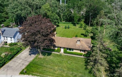 265 Woodland Dr, Mount Prospect, IL 60056-1936