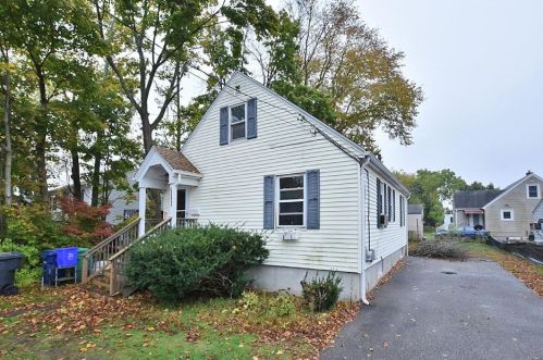 2040 Shore Rd, Warwick, RI 02889-4247