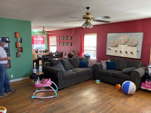 3670 Pioneer Dr, Riverside, CA 92509-4426