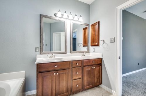 1558 Biltmore Ln, Irving TX  75063-3503 exterior