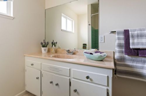 1994 Evergreen Ave, San Leandro CA 94577-6202 exterior