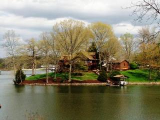 326 Indian Pointe Dr, Hardy, VA 24101-2626