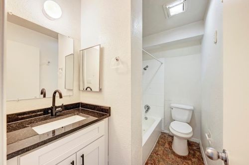 3102 Cedar St, Austin TX  78705-2916 exterior