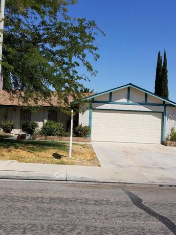 2307 Forry St, Lancaster, CA 93536-5704